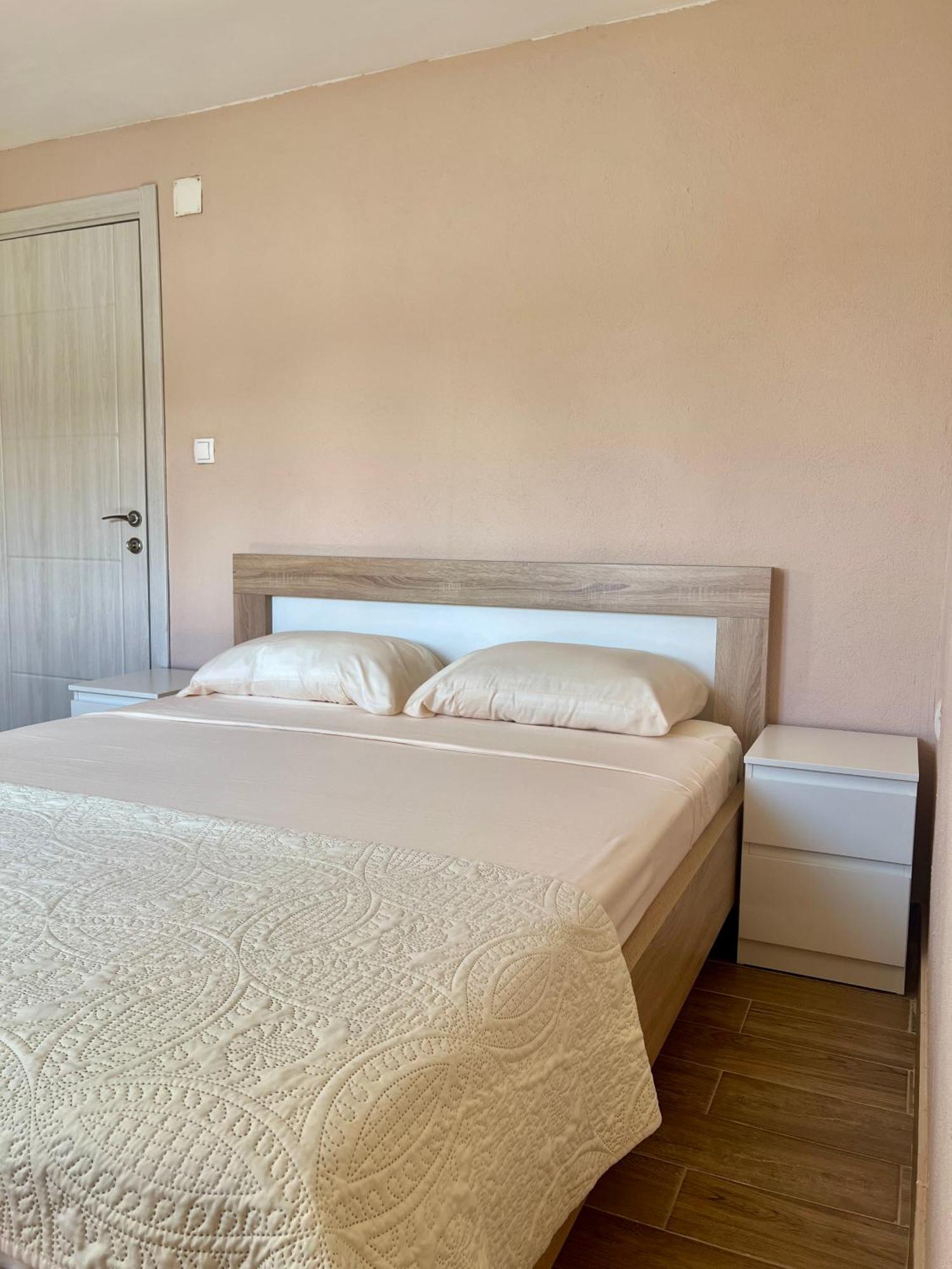 Lakeside Harmony Apartment Golubovci Extérieur photo