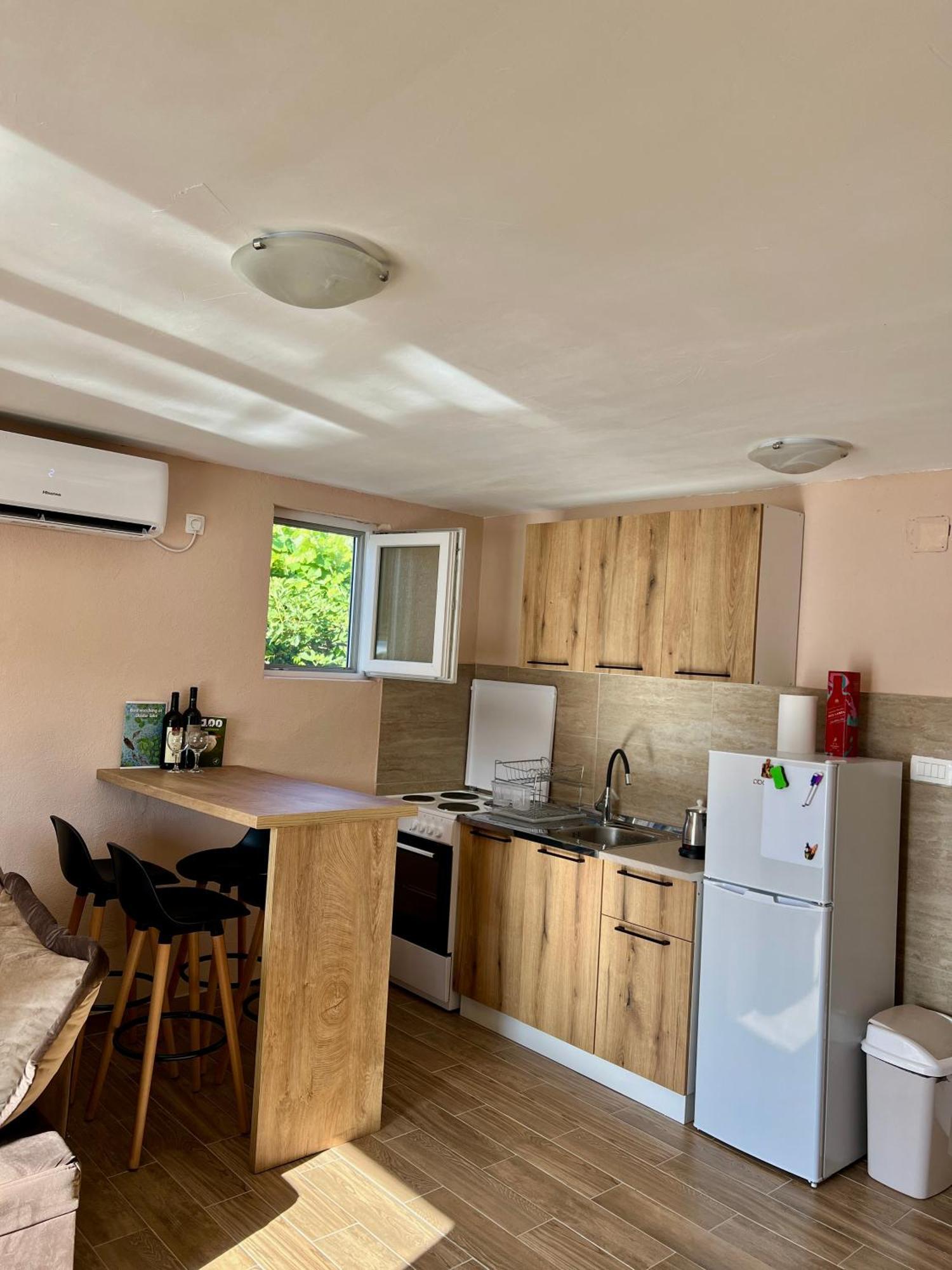 Lakeside Harmony Apartment Golubovci Extérieur photo