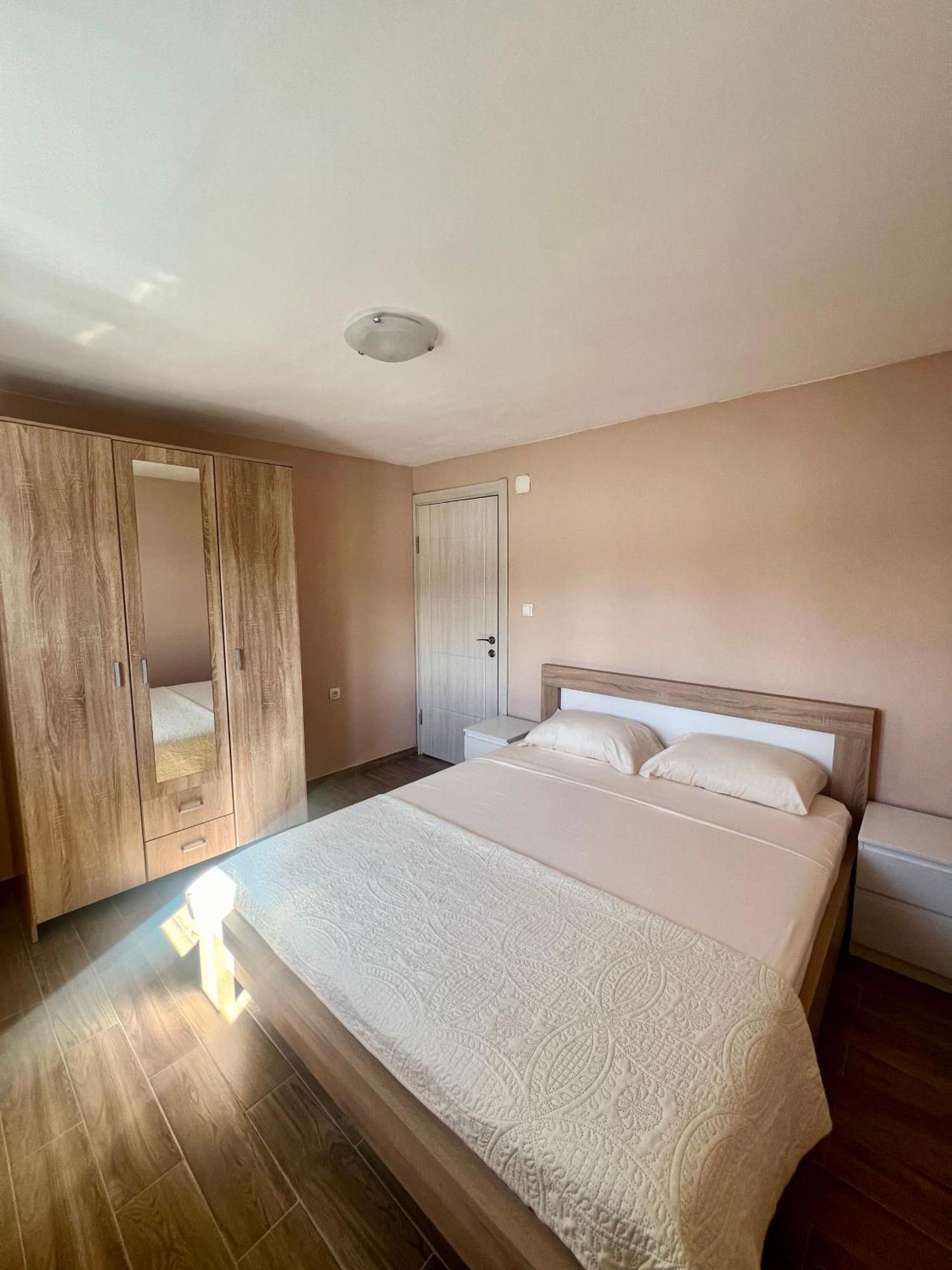 Lakeside Harmony Apartment Golubovci Extérieur photo
