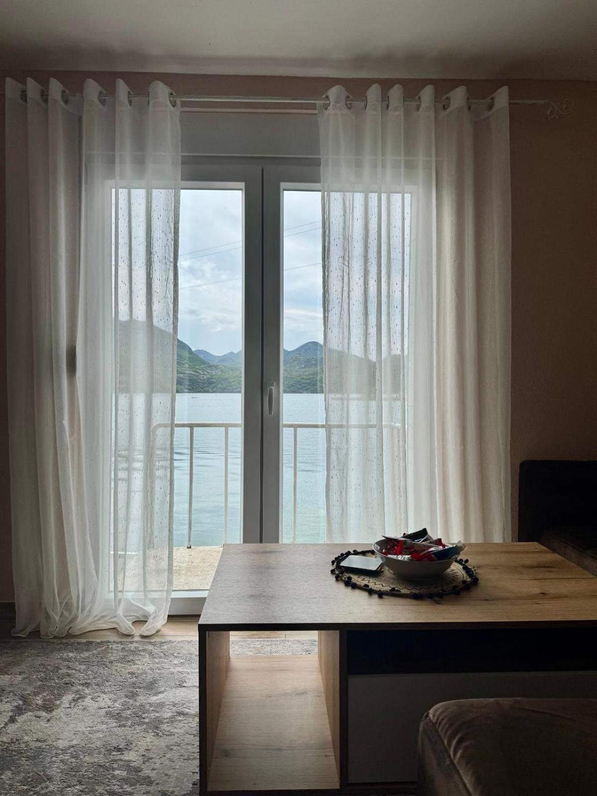 Lakeside Harmony Apartment Golubovci Extérieur photo