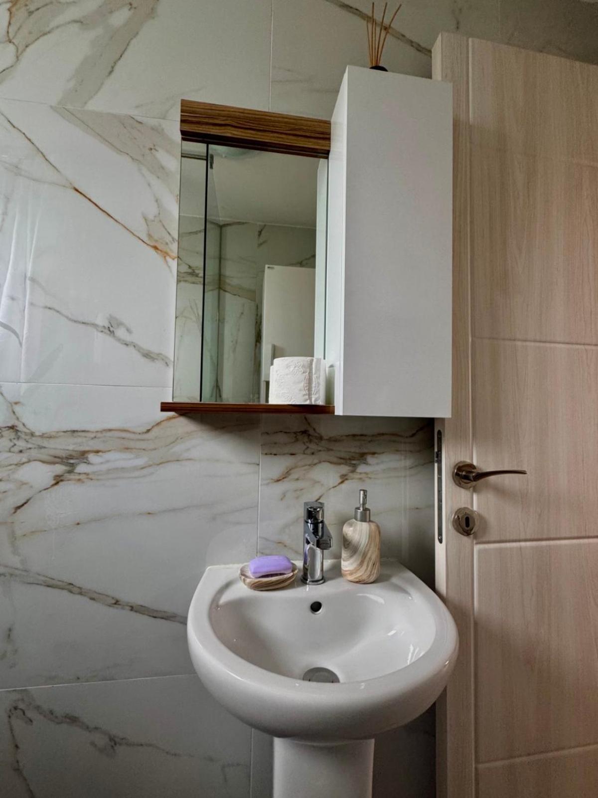Lakeside Harmony Apartment Golubovci Extérieur photo